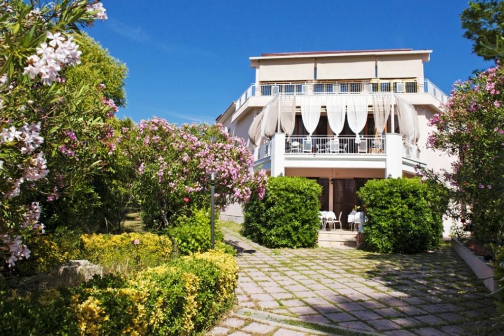 I Tre Leoni Affittacamere Civitavecchia Exterior photo